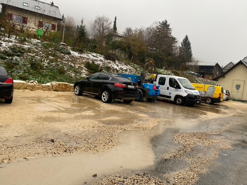 Bild Bahnhofplatz Pfützen Bild Bahnhofplatz Pfützen